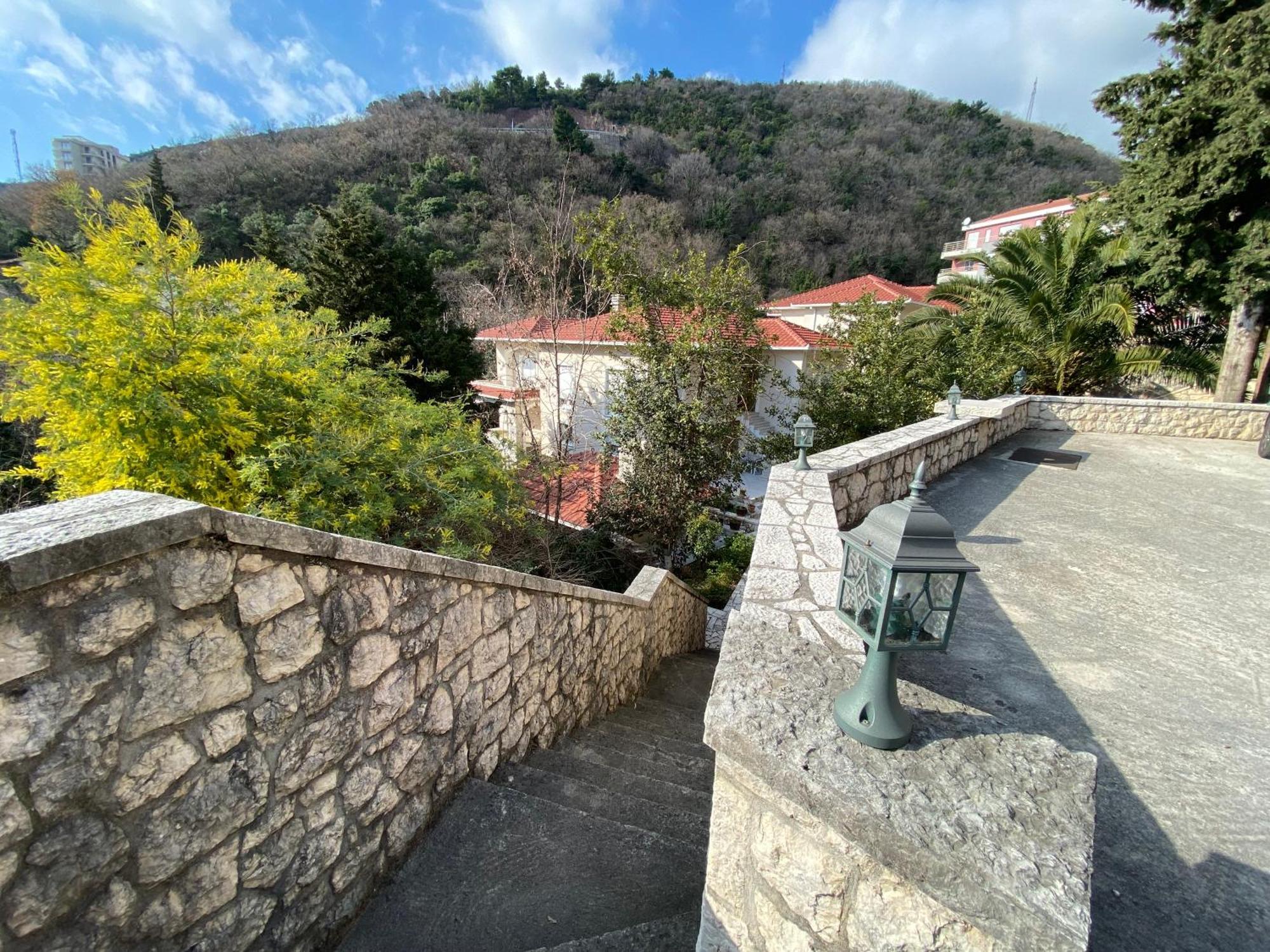 Stone Gasthof *
