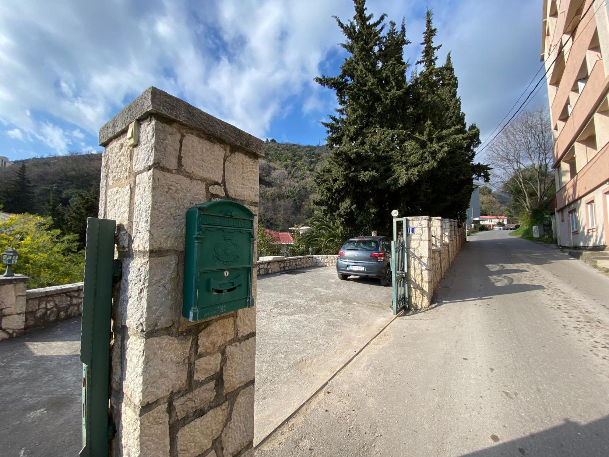 Stone Gasthof Budva