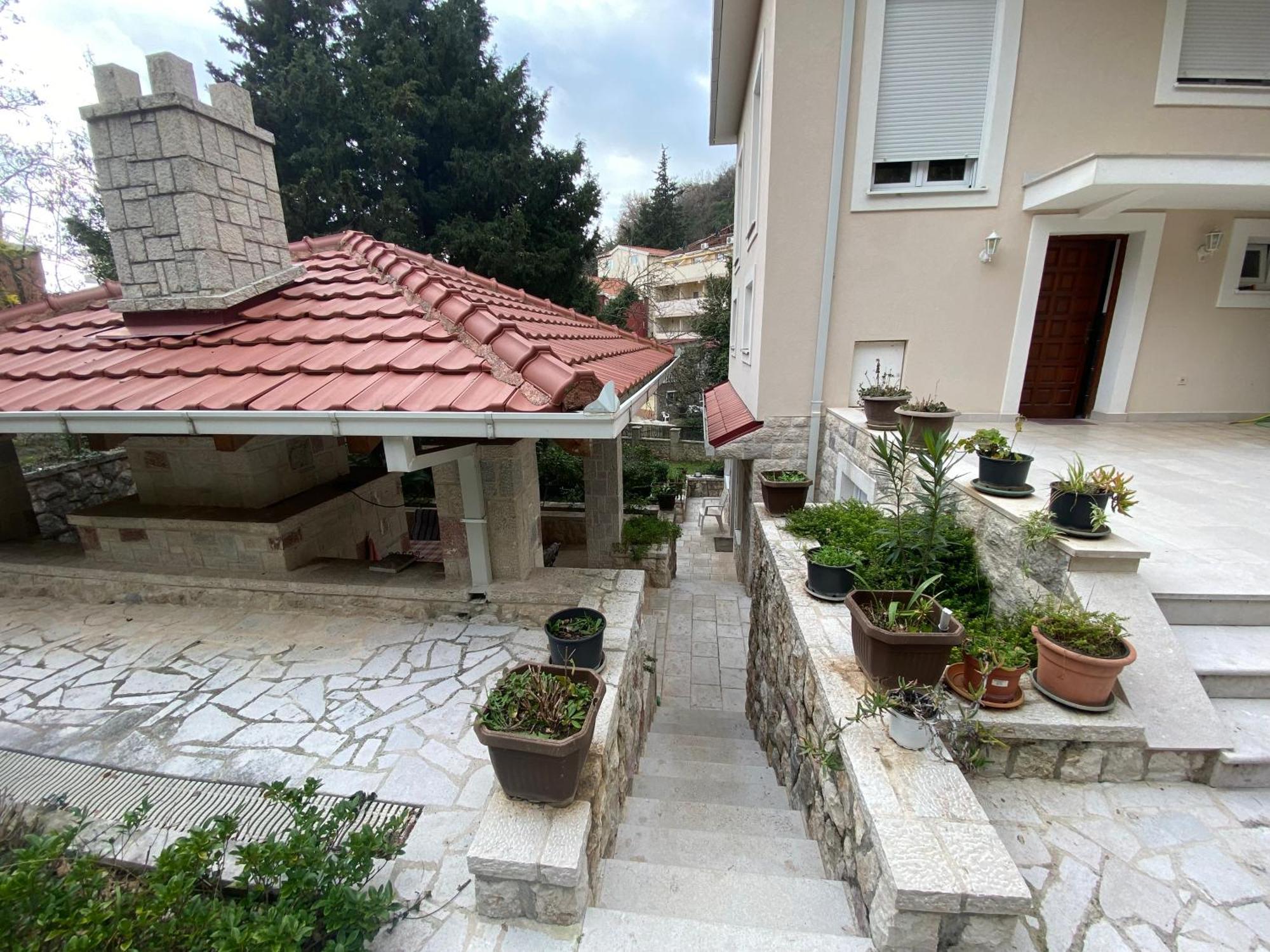Stone Gasthof Budva