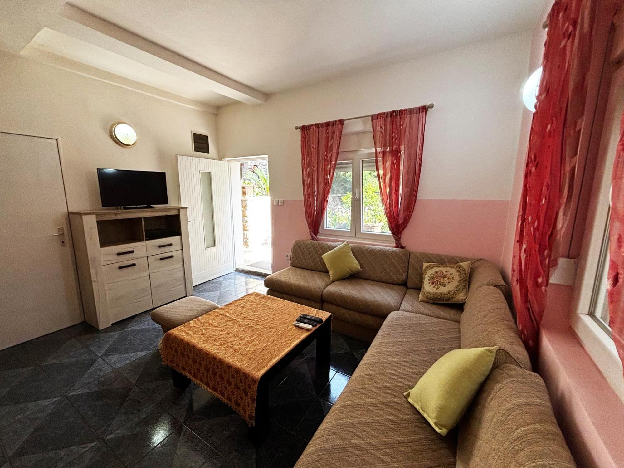 Stone Gasthof Budva